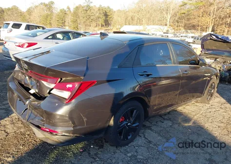 2021 Hyundai Elantra Sel z USA, uszkodzony, nr VIN 5NPLM4AG4MH046394